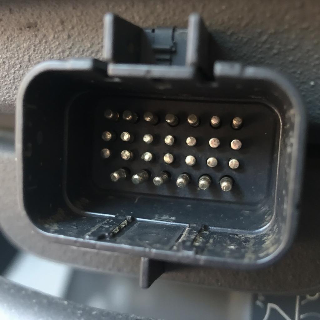 OBD2 Port 2000 Honda CRV Close-Up